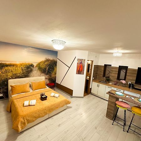 Pluto Central Lux Studio Craiova Exterior foto