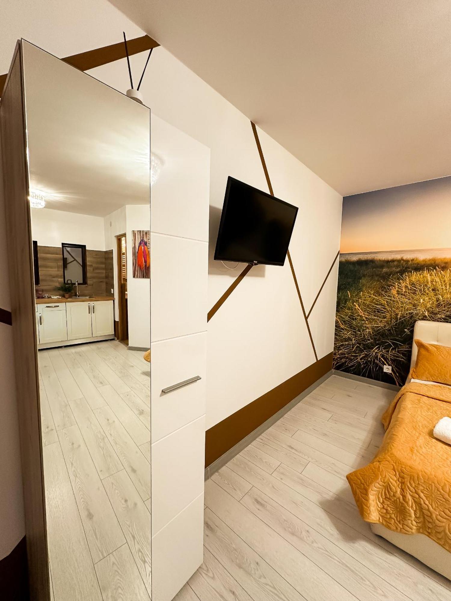 Pluto Central Lux Studio Craiova Exterior foto